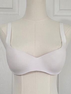 ♡ White Wireless Bra NWT ♡
